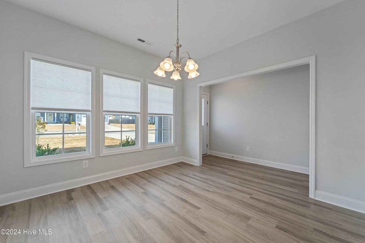 125 Pembury Way - Photo 4 of 20