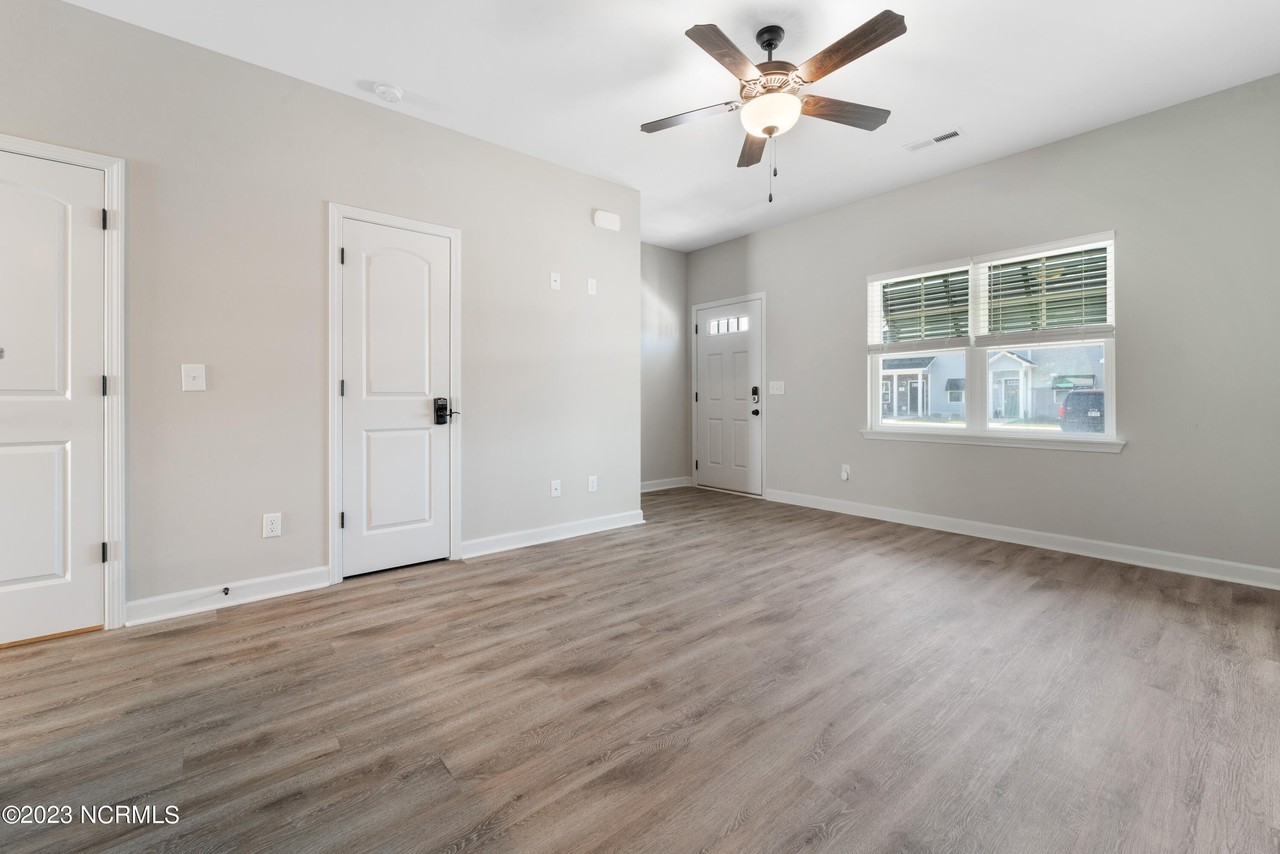 18 Catalina Cir - Photo 7 of 21