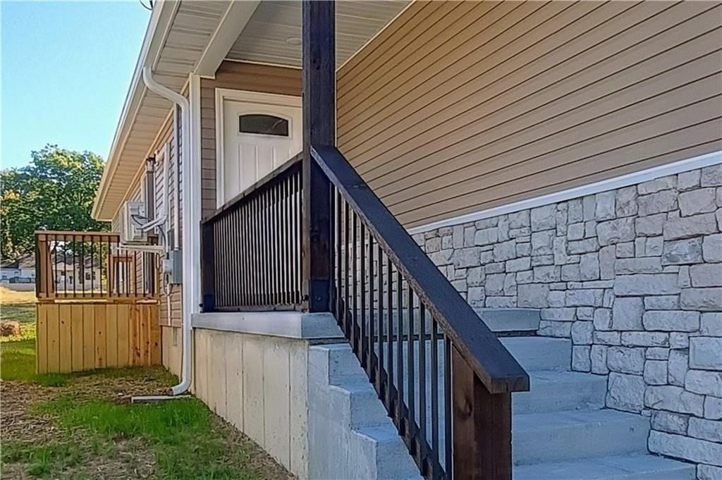 616 N Spring St - Photo 2 of 13