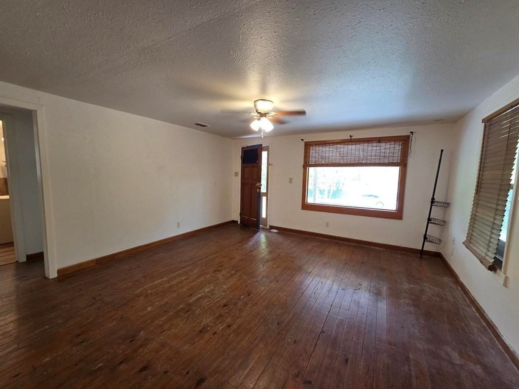 3414 Riverside Dr - Photo 5 of 9