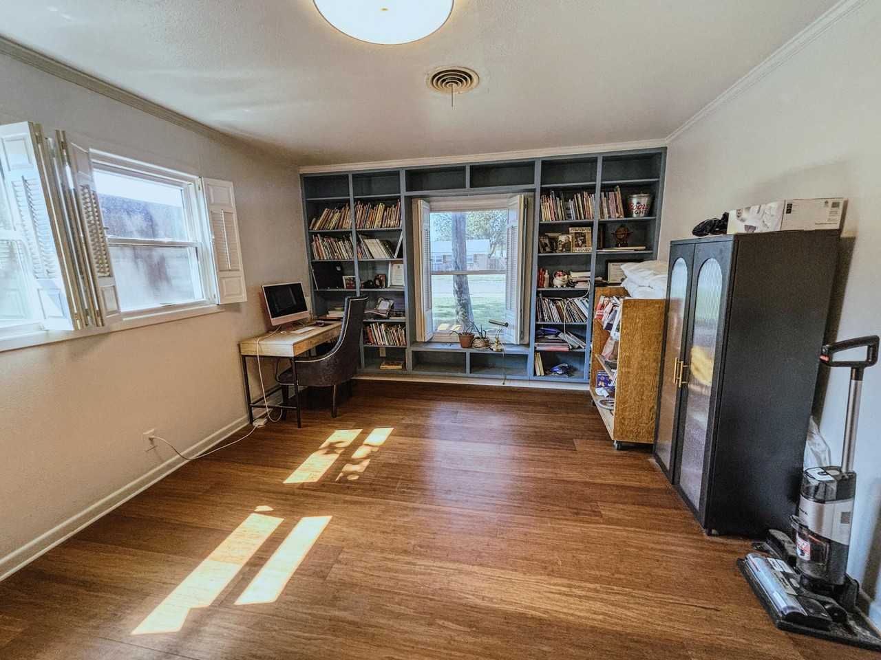5301 43rd St - Photo 3 of 44