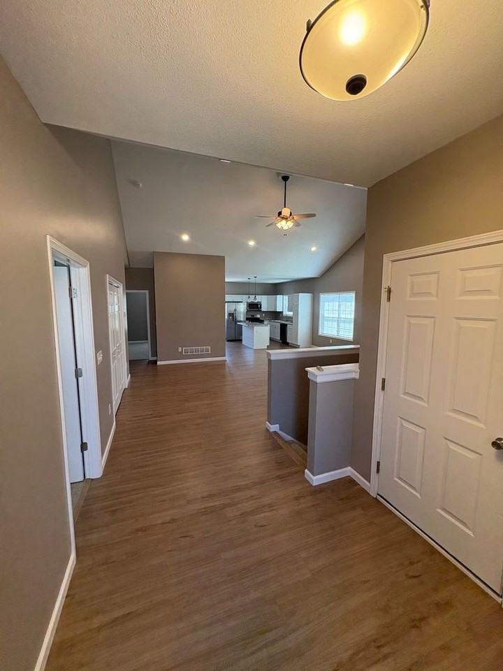 709 Stephanie Ct - Photo 4 of 18