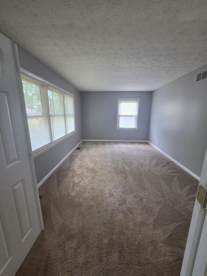 3334 Nevius Dr - Photo 3 of 13