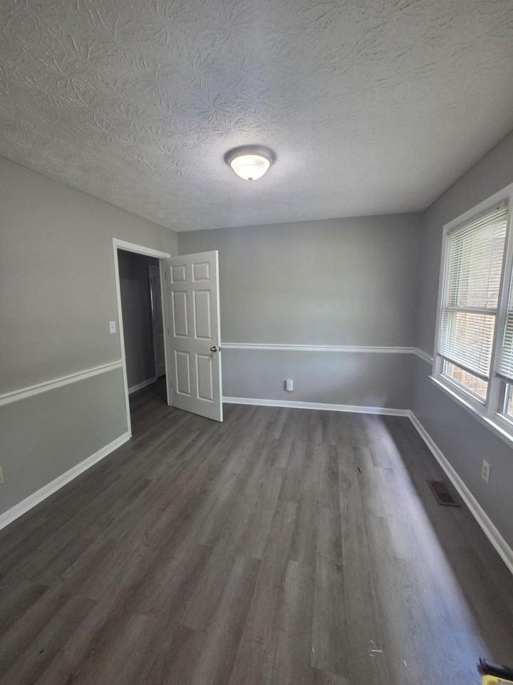 3334 Nevius Dr - Photo 4 of 13
