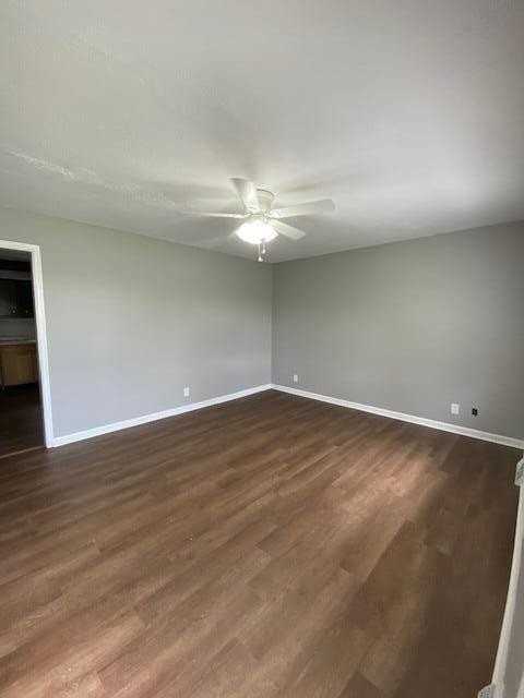 229 Newcastle Ct - Photo 3 of 15