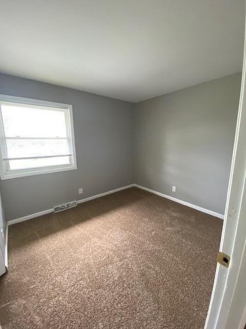 229 Newcastle Ct - Photo 4 of 15