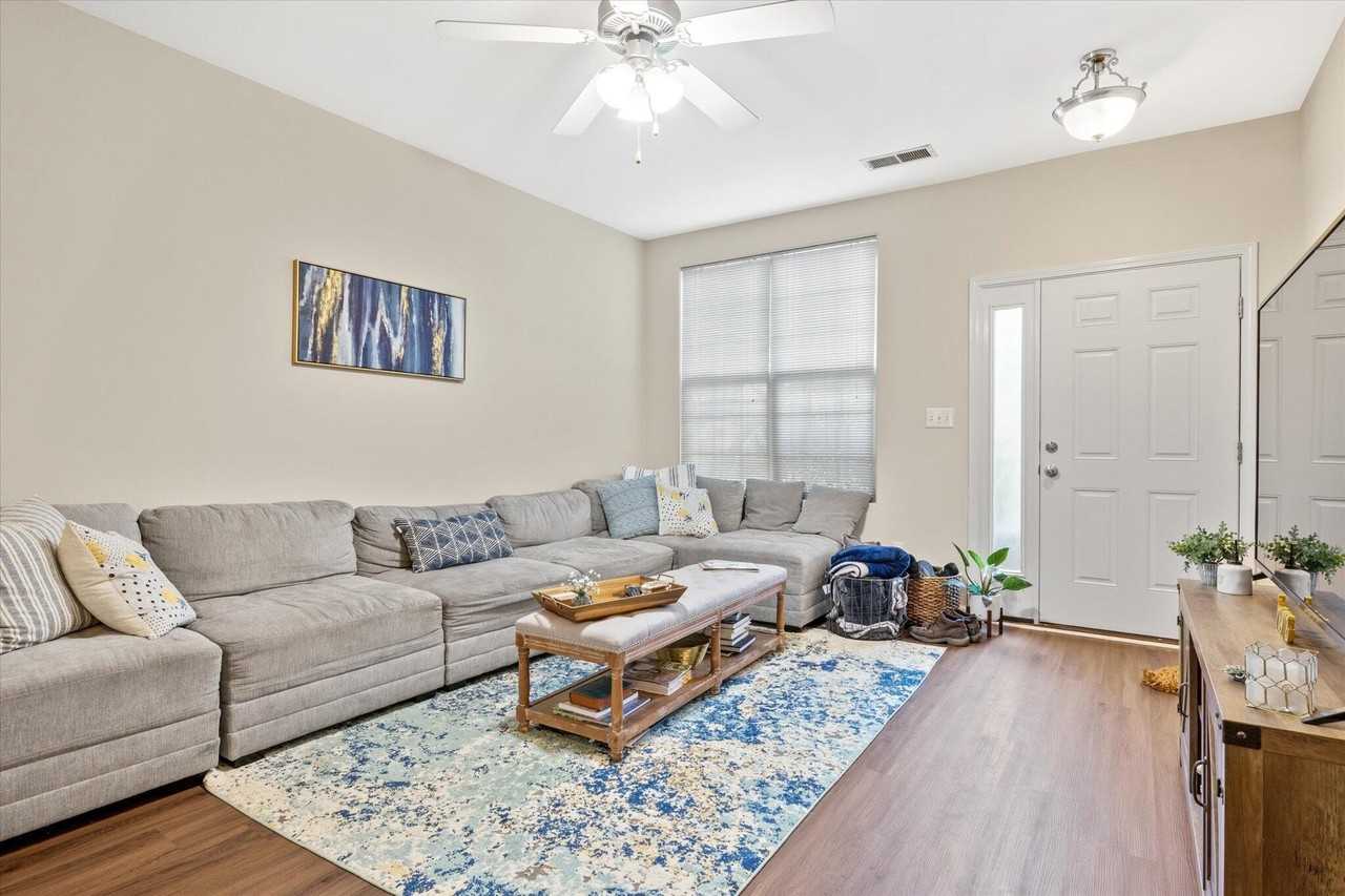 2537 Sun Seeker Ct - Photo 3 of 20