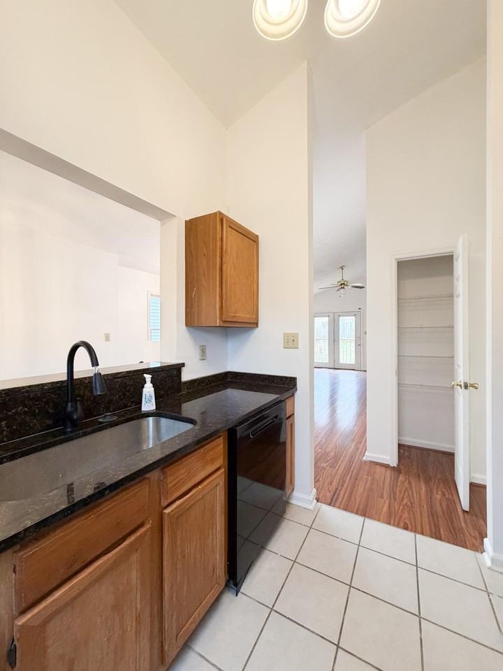 352 Chase Pl - Photo 7 of 18