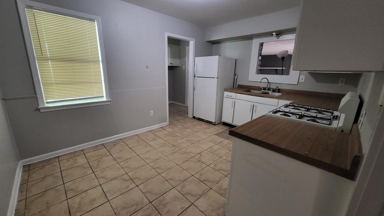 4697 Grecco Dr - Photo 2 of 11