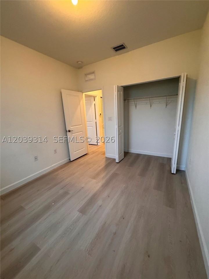1810 Se 26th Ter #1810 - Photo 7 of 20
