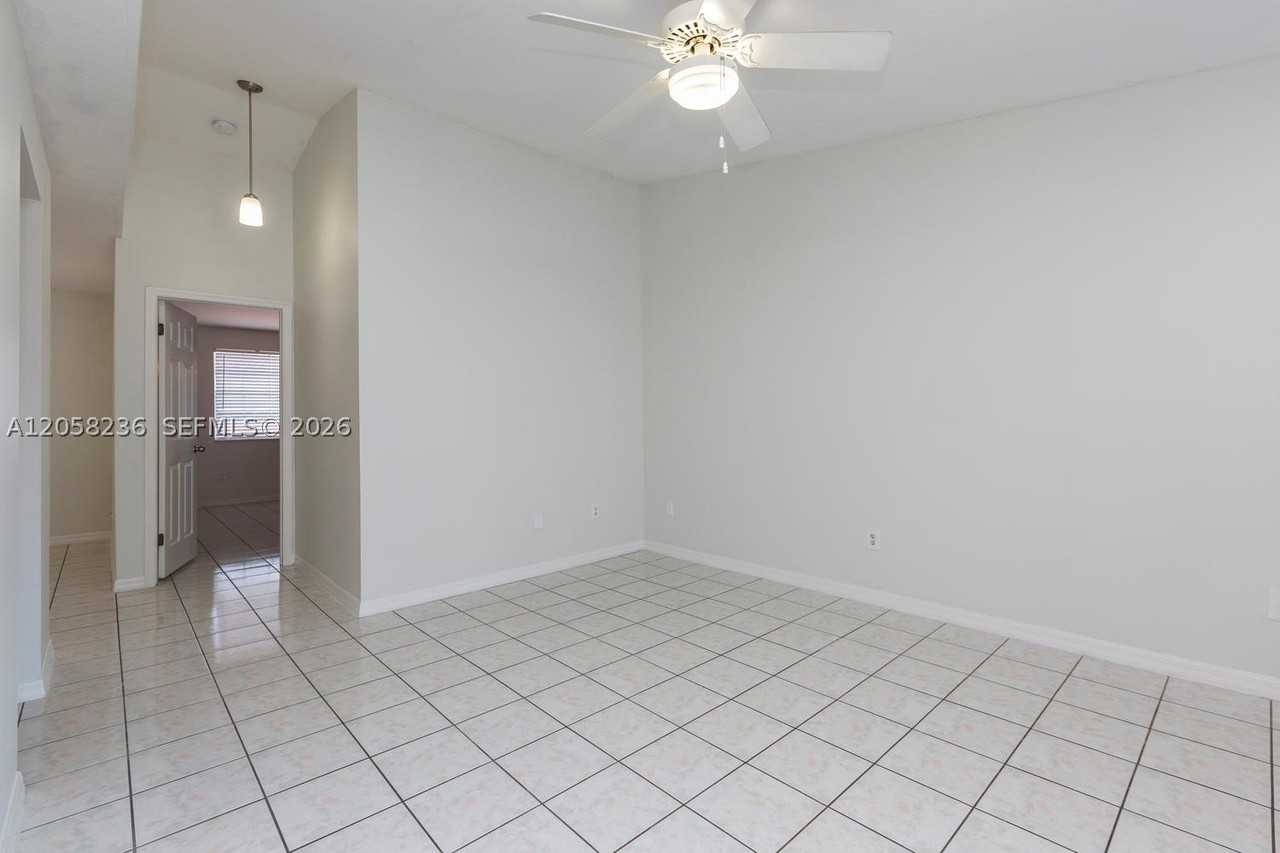 20700 Sw 81st Ave - Photo 5 of 19