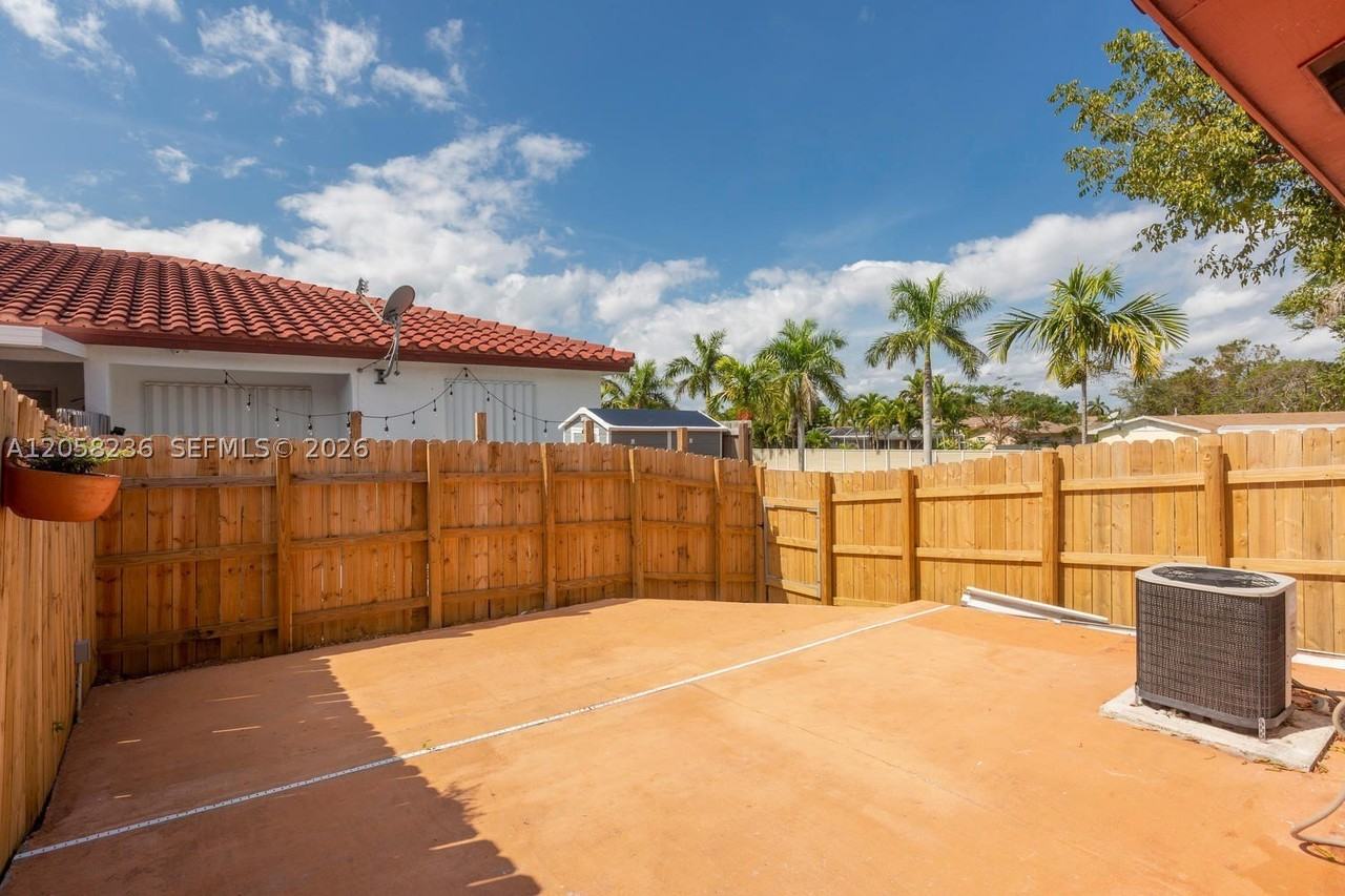 20700 Sw 81st Ave - Photo 6 of 19