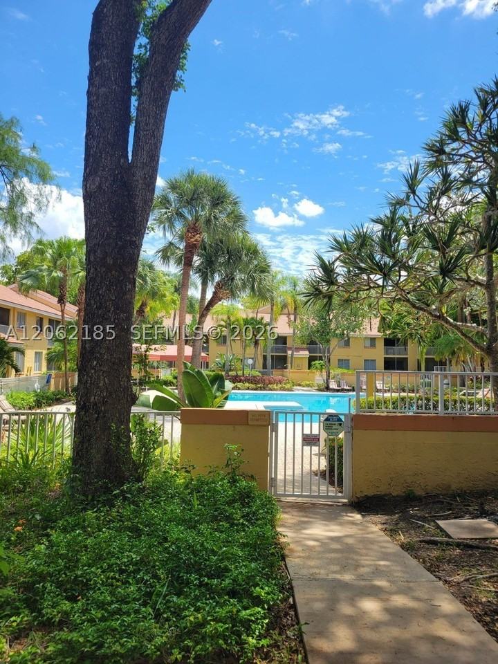 1186 Coral Club Dr #1186 - Photo 3 of 9
