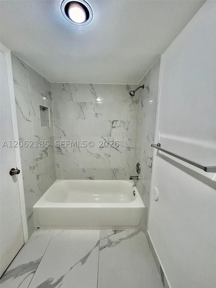 1186 Coral Club Dr #1186 - Photo 5 of 9