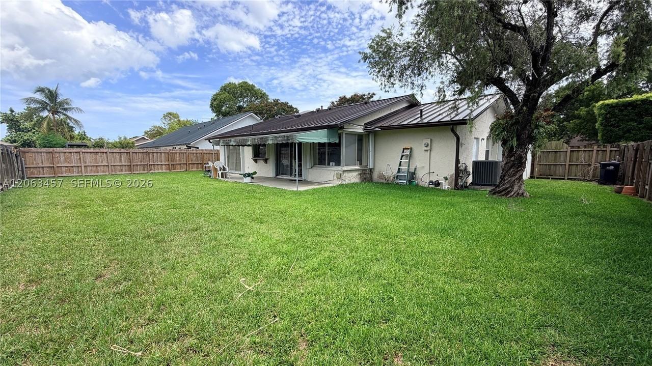 13325 Sw 100th Ter - Photo 2 of 17