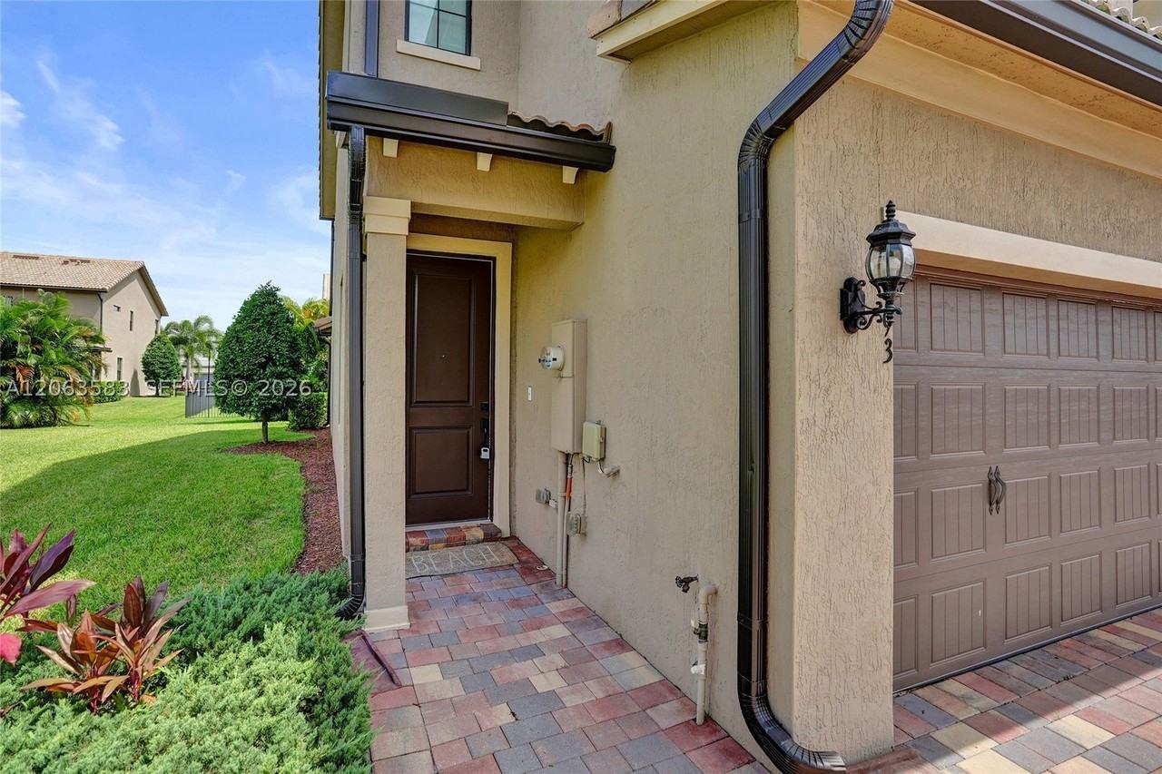 8193 Cinch Way - Photo 4 of 50