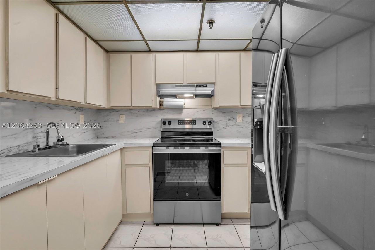 5249 Nw 7th St #416 - Photo 6 of 22