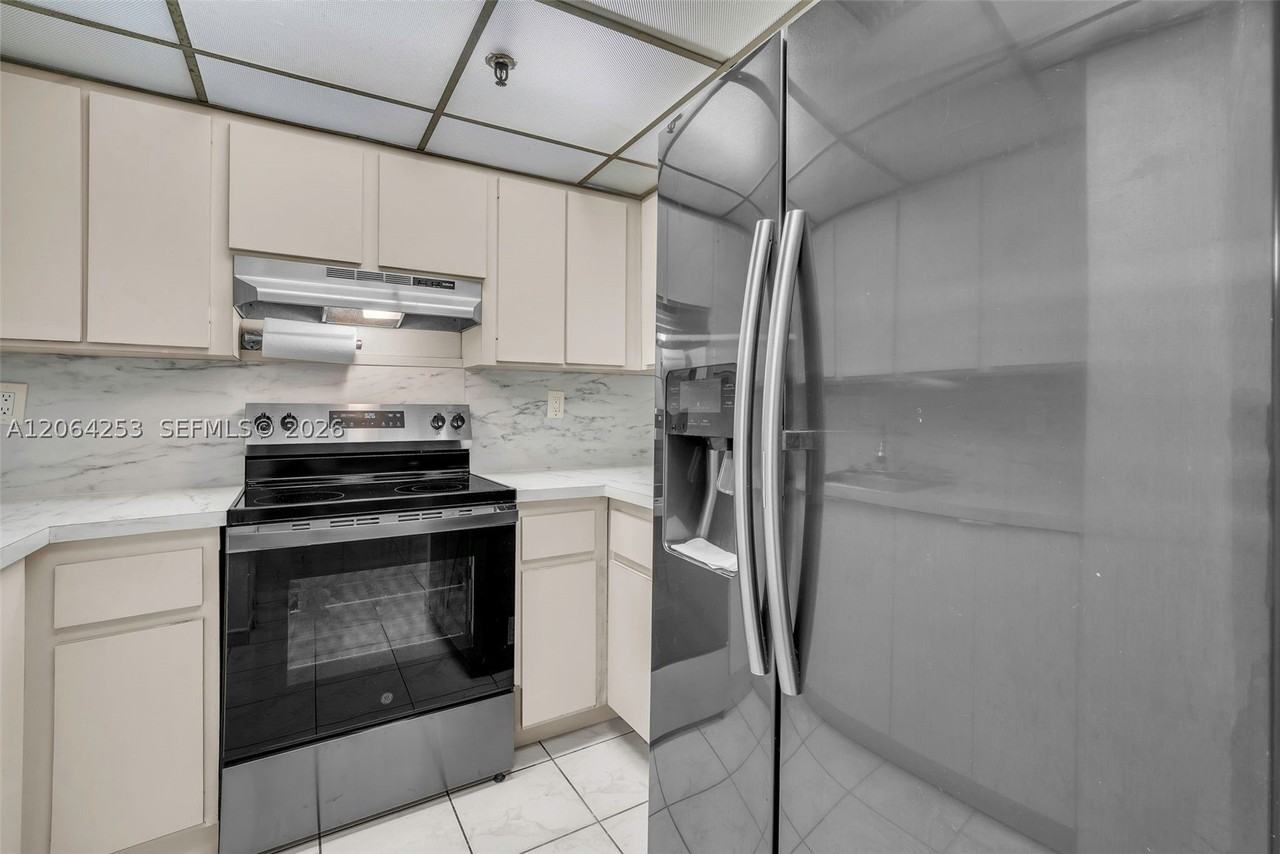 5249 Nw 7th St #416 - Photo 7 of 22