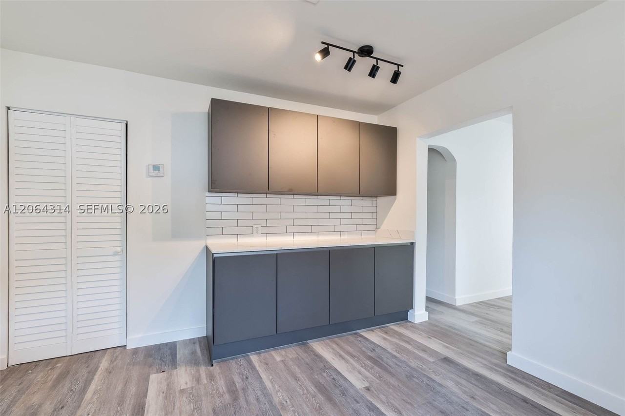25 Nw 78th St #1 - Photo 5 of 34
