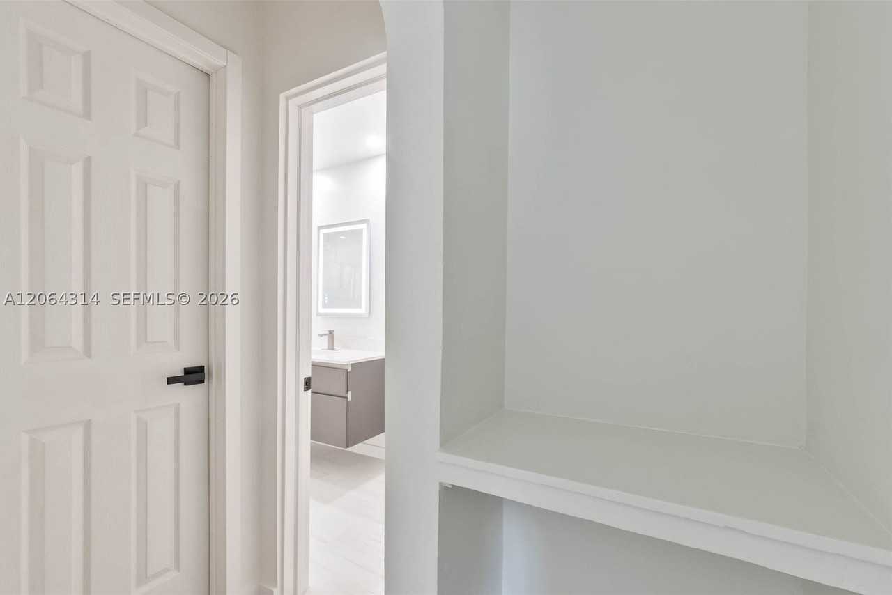 25 Nw 78th St #1 - Photo 6 of 34