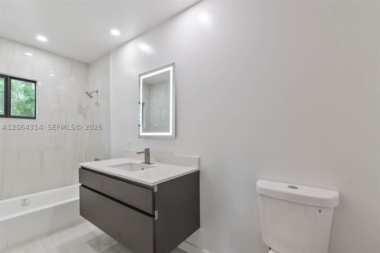 25 Nw 78th St #1 - Photo 7 of 34