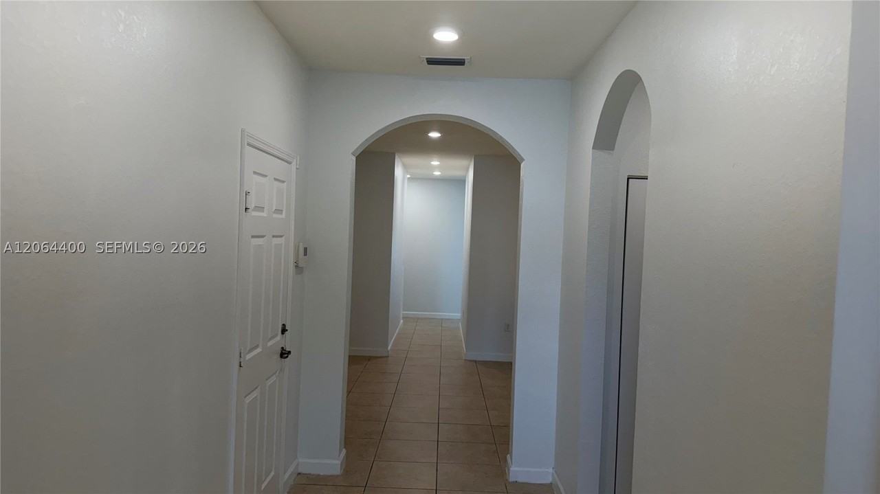 737 Se 37th Pl - Photo 2 of 48
