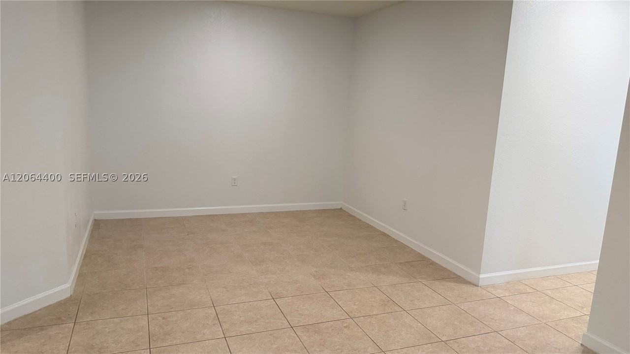 737 Se 37th Pl - Photo 3 of 48