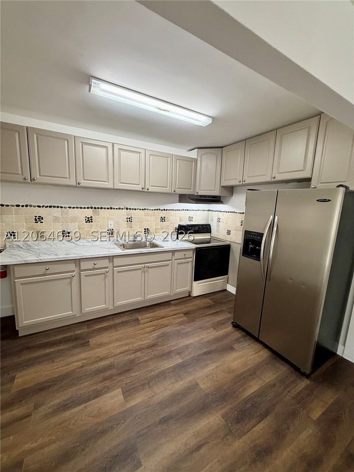 1200 Nw 37th Ave #2 - Photo 3 of 17