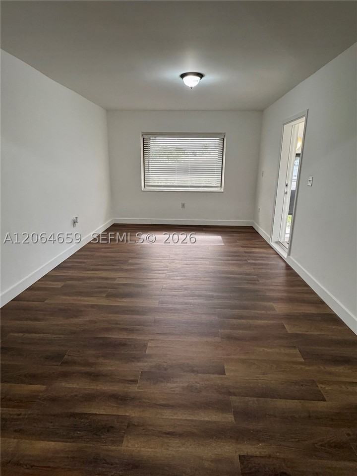 1200 Nw 37th Ave #2 - Photo 5 of 17