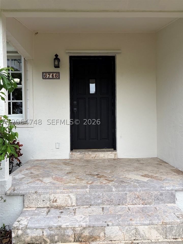 6746 Sw 32nd Ter - Photo 3 of 26