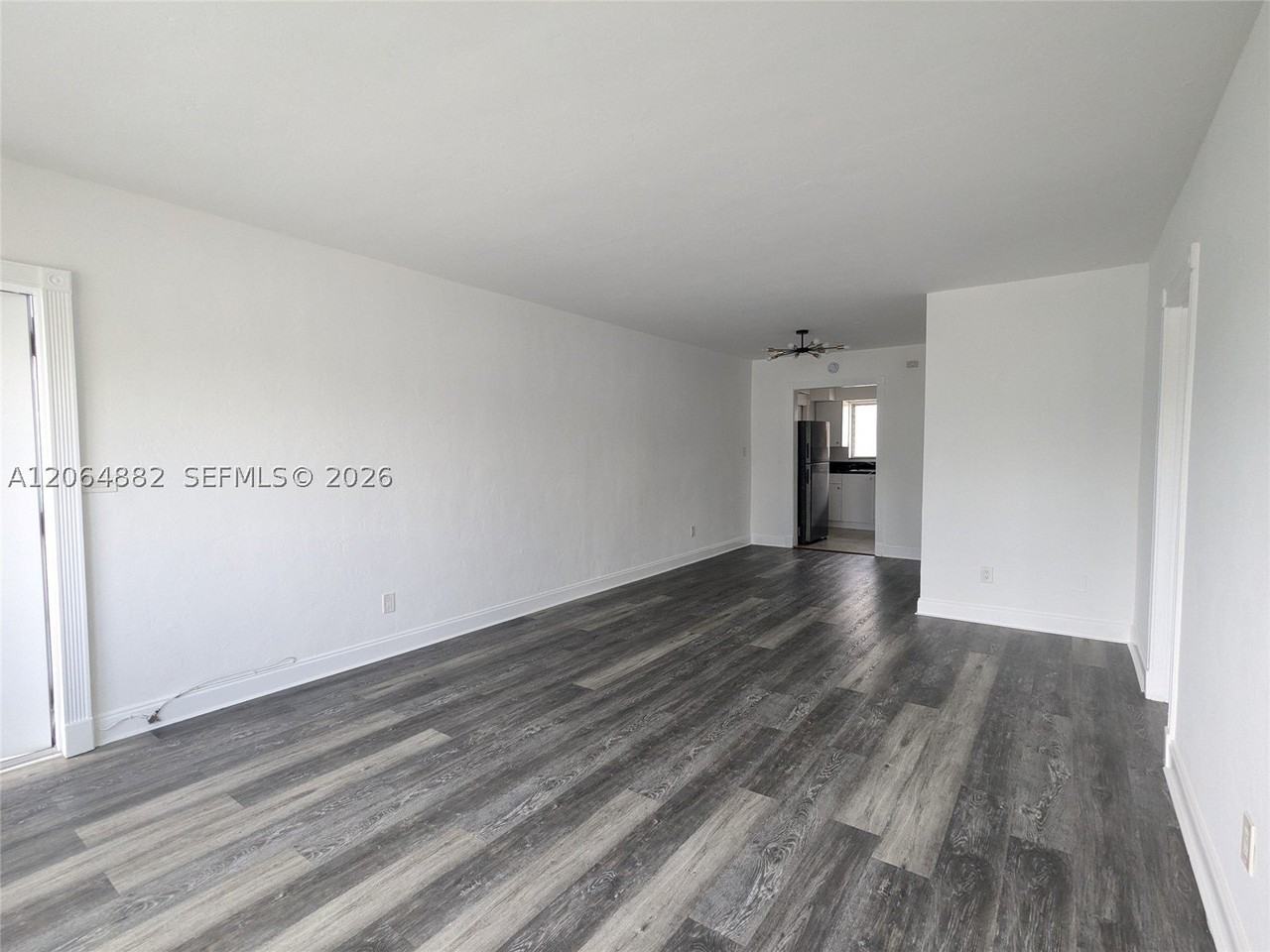 7805 Crespi Blvd #4 - Photo 4 of 17