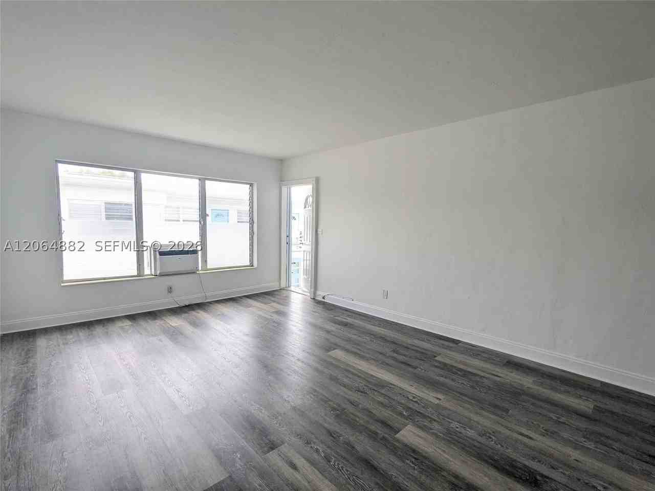 7805 Crespi Blvd #4 - Photo 5 of 17