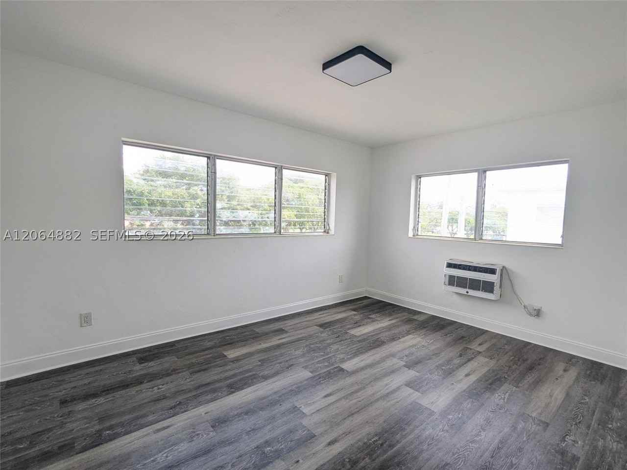 7805 Crespi Blvd #4 - Photo 7 of 17