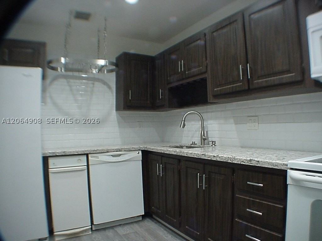 3823 Estepona Ave - Photo 4 of 27