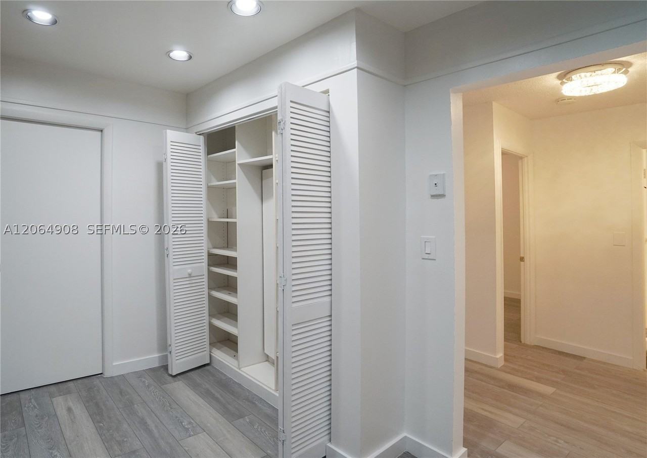 3823 Estepona Ave - Photo 5 of 27