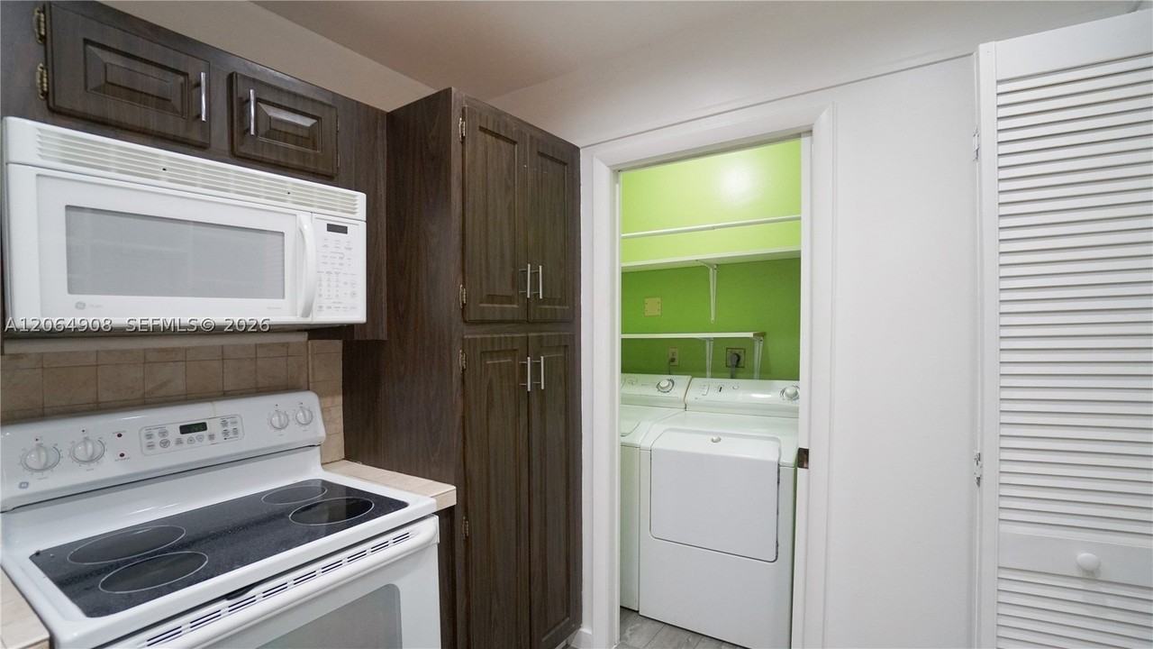 3823 Estepona Ave - Photo 6 of 27