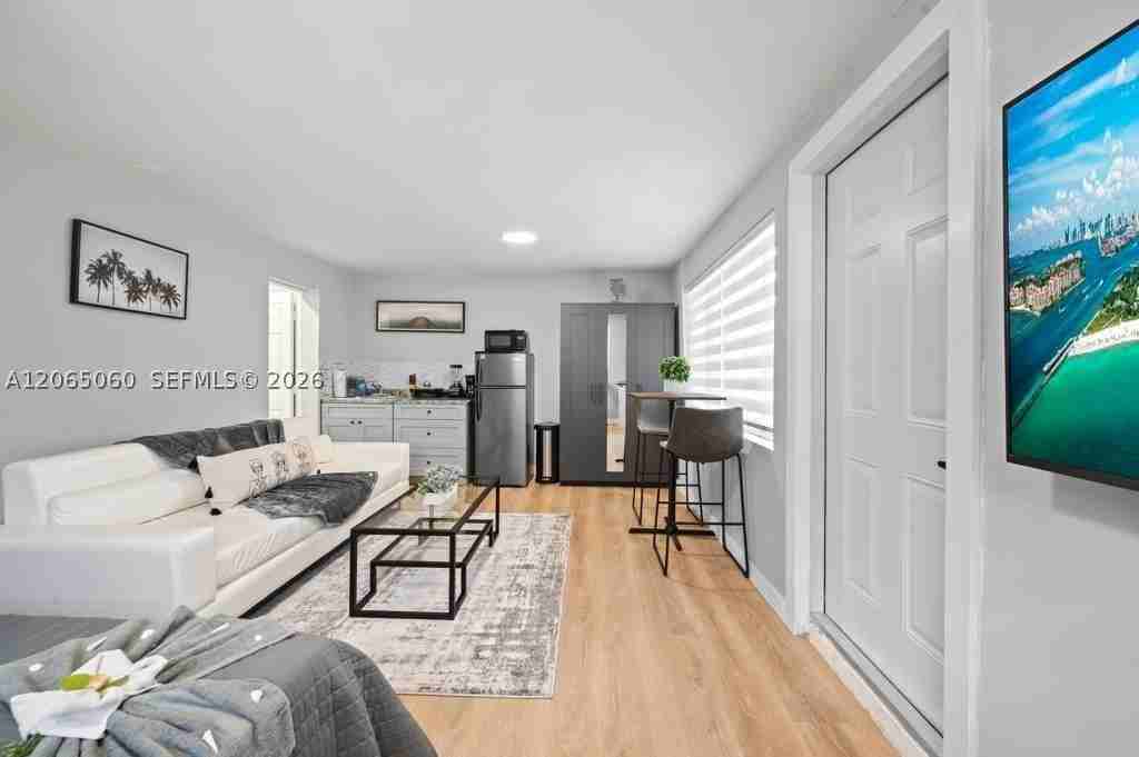 213 Columbus Pkwy #2 - Photo 3 of 5