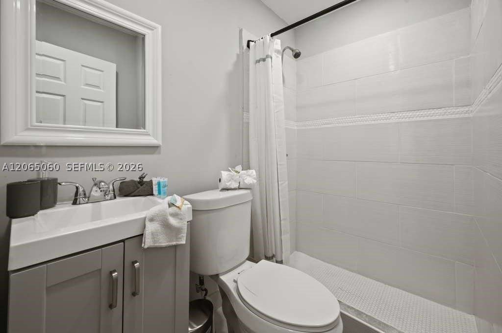 213 Columbus Pkwy #2 - Photo 4 of 5