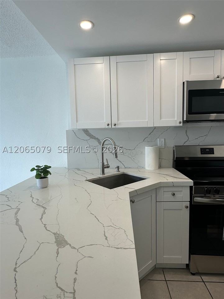 801 Nw 47th Ave #608W - Photo 4 of 21