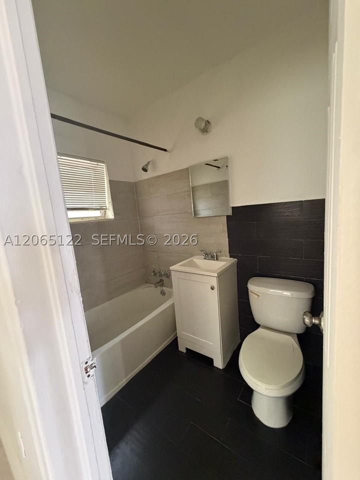 1861 Nw 49th St - Photo 2 of 8