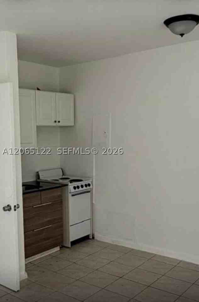 1861 Nw 49th St - Photo 7 of 8