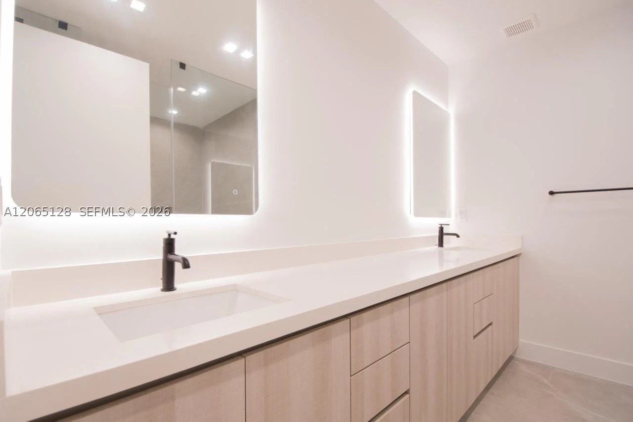 6860 Sw 80th St #6860 - Photo 7 of 9