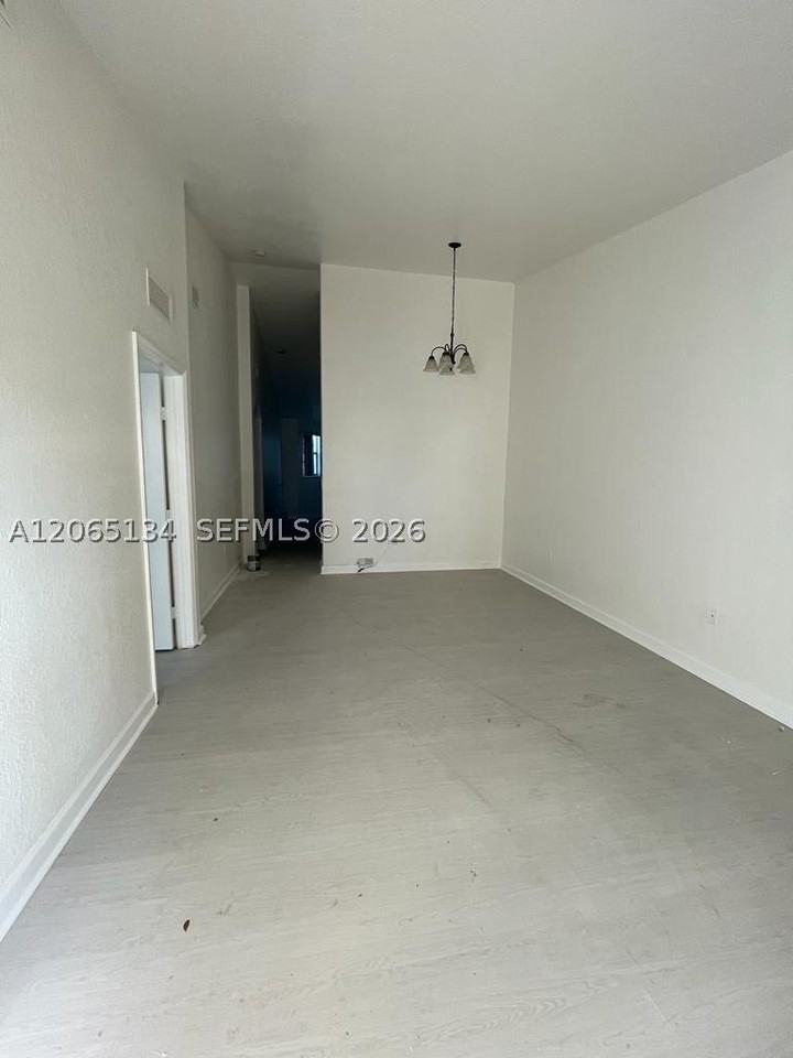 2903 Se 17th Ave #206 - Photo 4 of 19