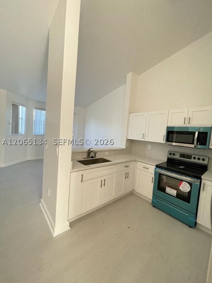 2903 Se 17th Ave #206 - Photo 5 of 19