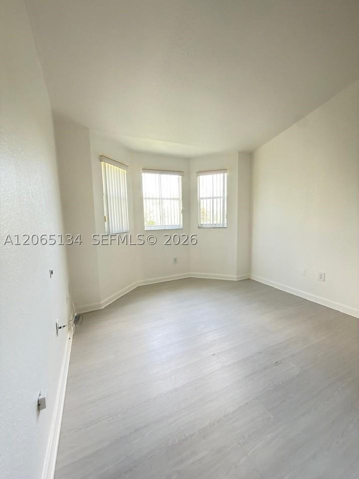2903 Se 17th Ave #206 - Photo 7 of 19