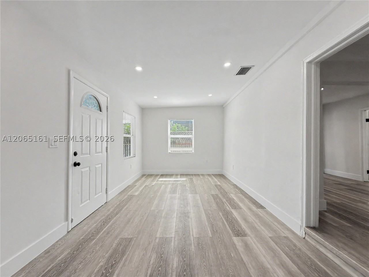 228 Nw 39th St #0 - Photo 4 of 26