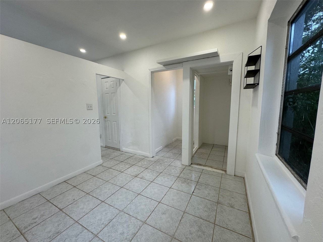 2380 Nw Flagler Ter #R - Photo 6 of 12