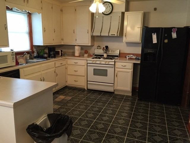 602 W 2nd St - Photo 3 of 12