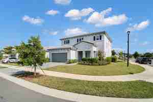 featured image of 879 Se 26th Ter #1