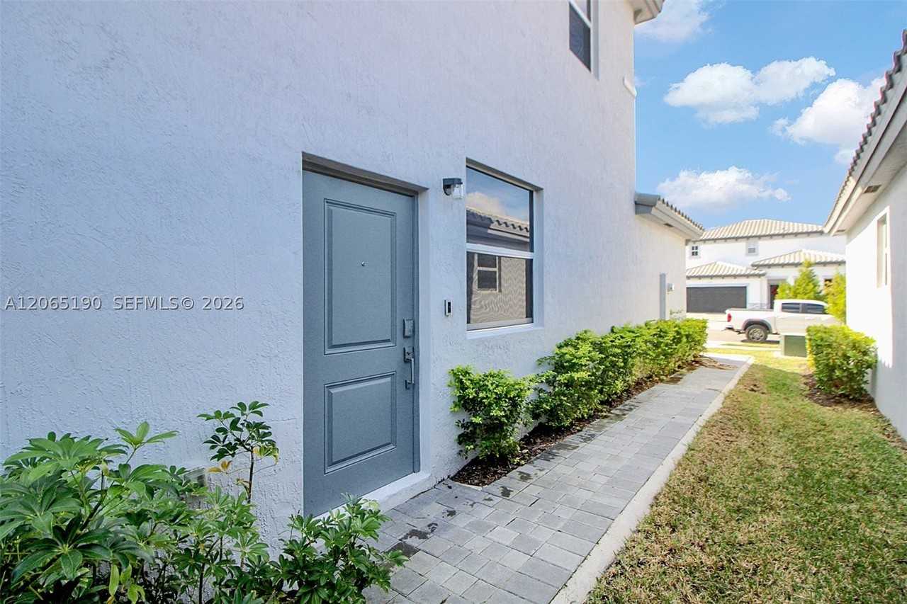 879 Se 26th Ter #1 - Photo 6 of 43